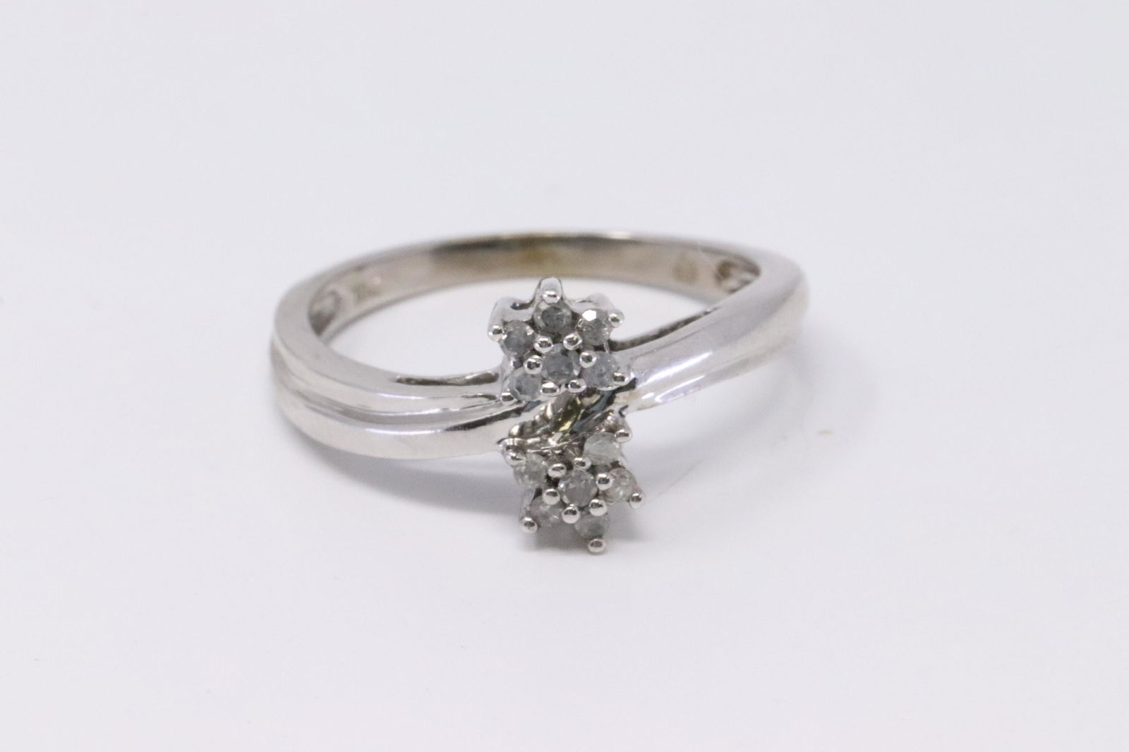 Flower Diamond Ring. (1 of 4)