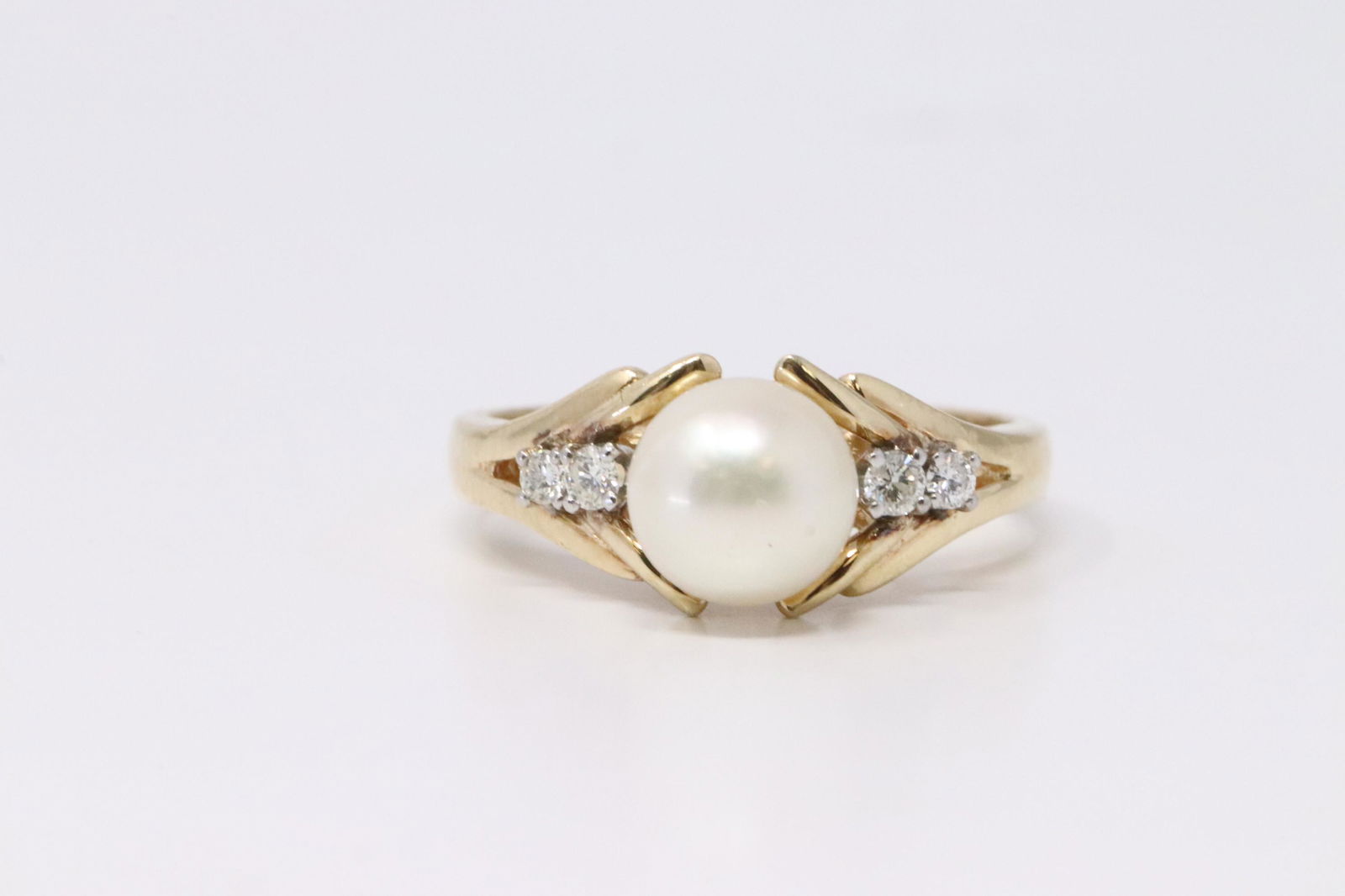 Vintage Ladies 14k Gold Pearl & Diamond Accent Ring (1 of 4)