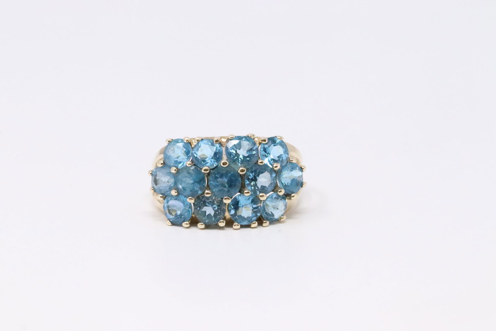 10Kt Blue Topaz Ring . (1 of 5)