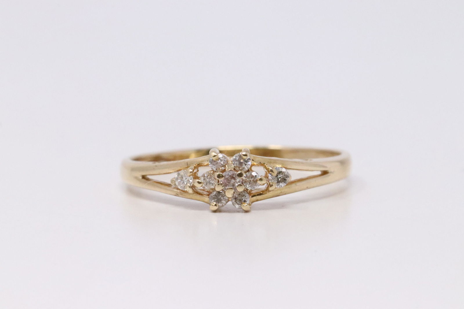 14Kt Yellow Gold Diamond Ring. (1 of 4)