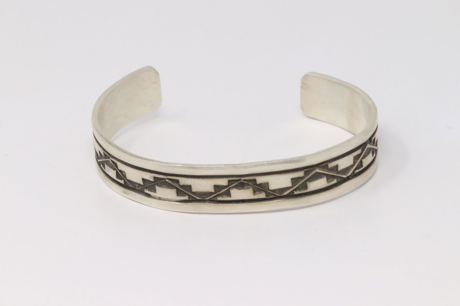 Native American Navajo Handmade Sterling Silver Braclet (1 of 2)