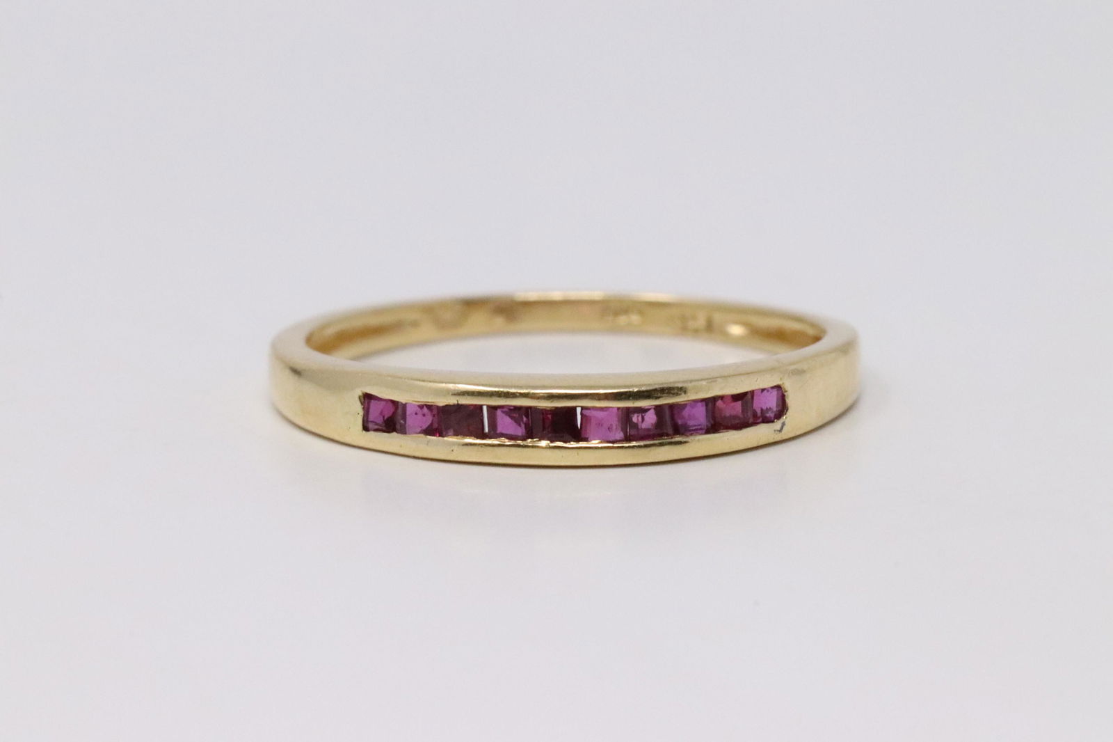 14Kt Yellow Gold Ruby Ring. (1 of 4)