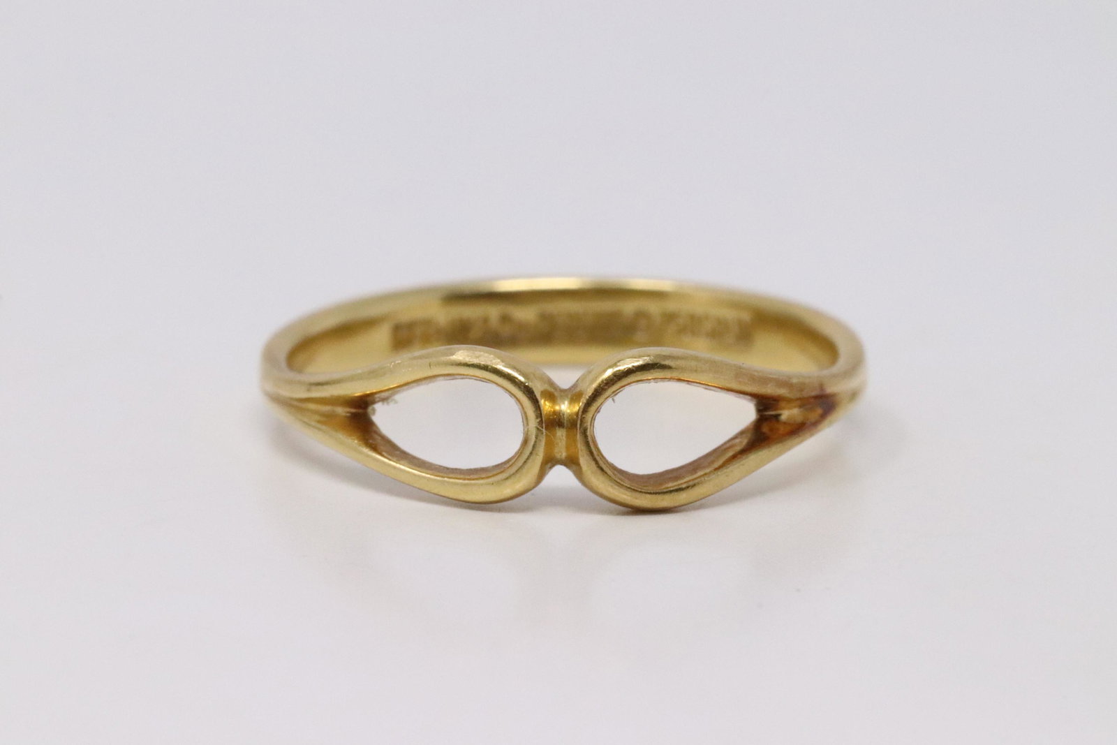 18Kt Yellow Gold Tiffany & Co Peretti Ring.: Ladies 18Kt Yellow Gold Tiffany & Co Peretti Ring. Ring size: 6.50. Total weight: 2.34 Grams.
