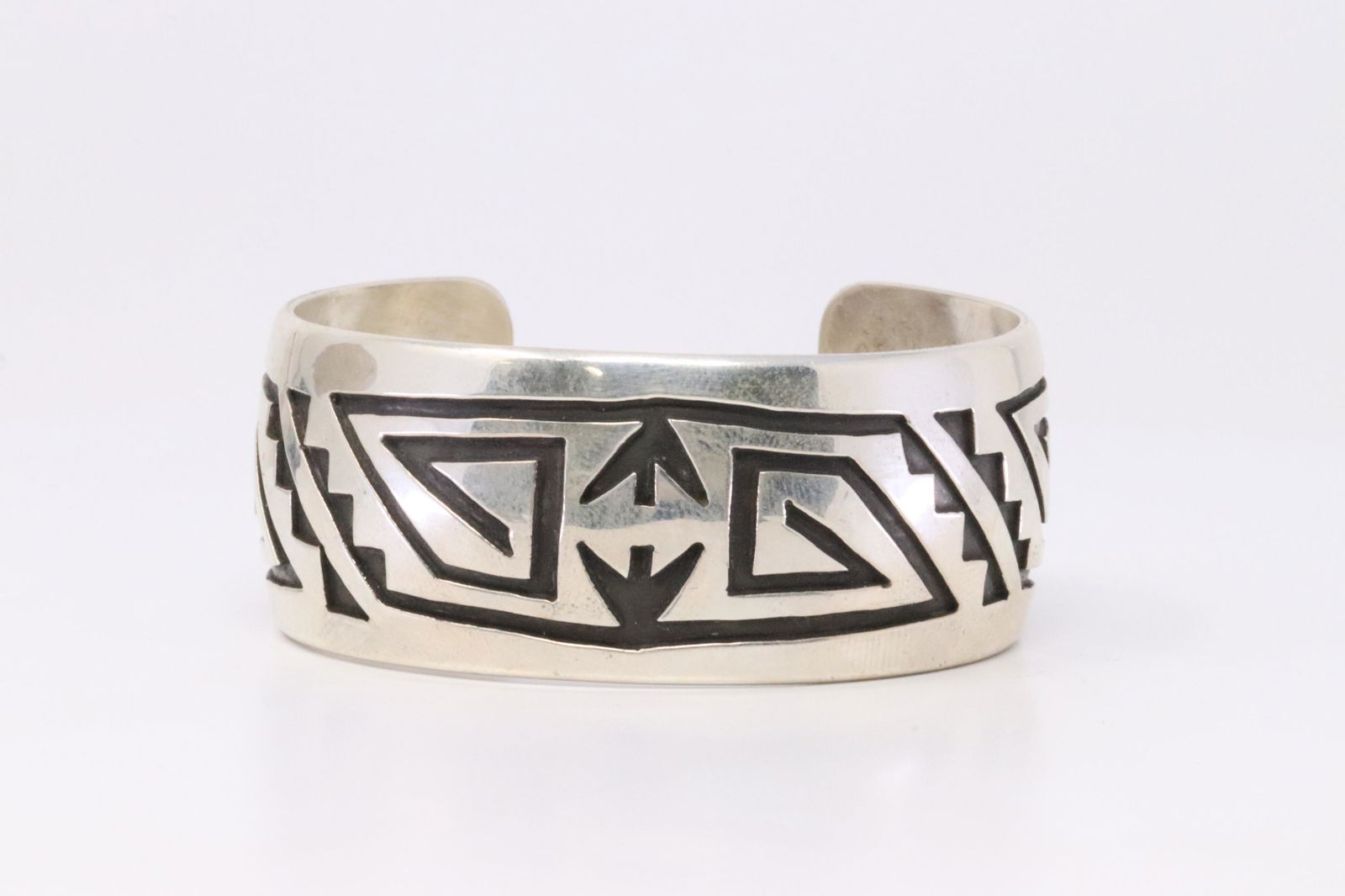 Native America Navajo Handmade Sterling Silver Bracelet (1 of 4)