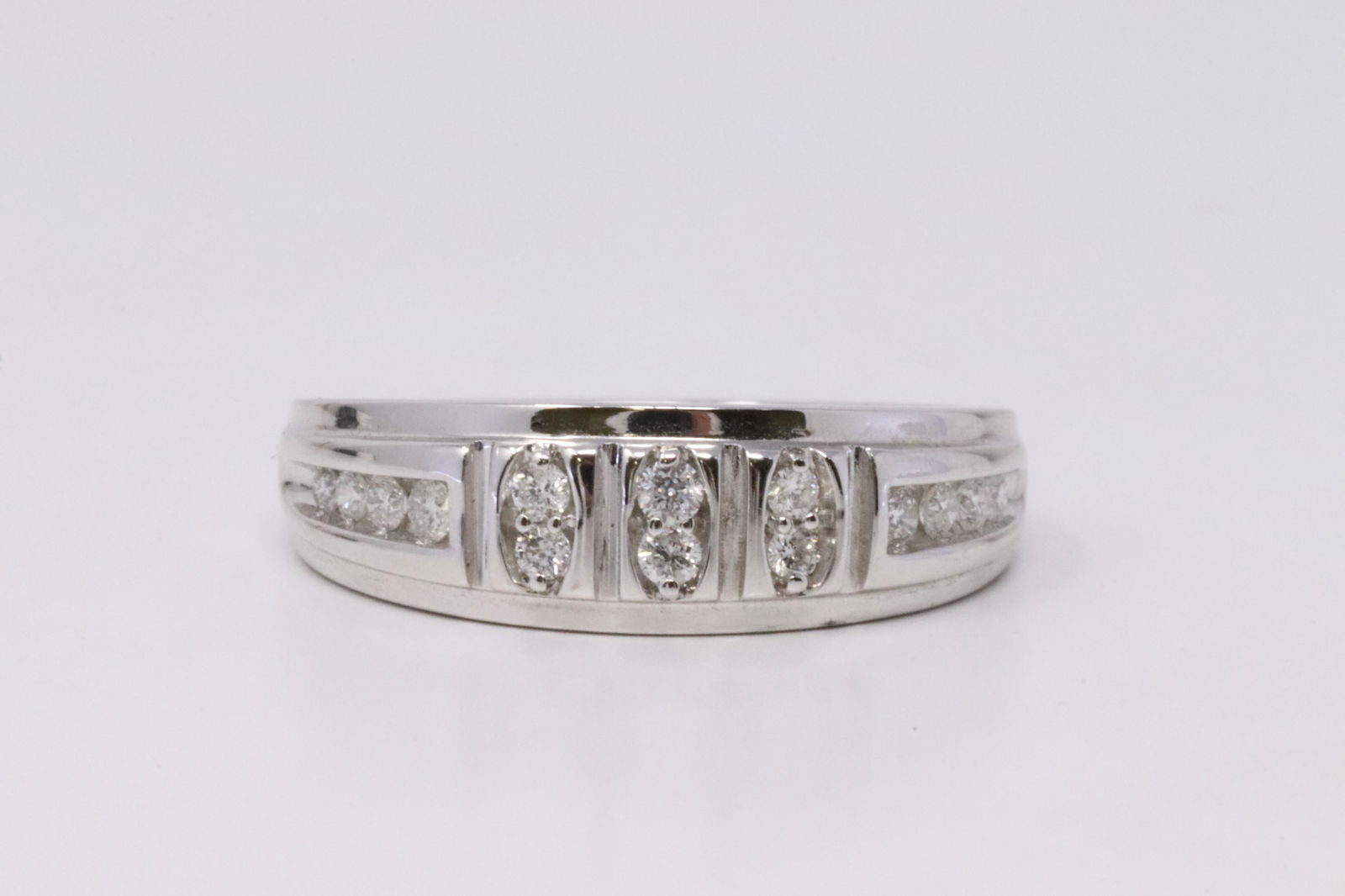 14Kt White Gold Diamond Ring. (1 of 4)