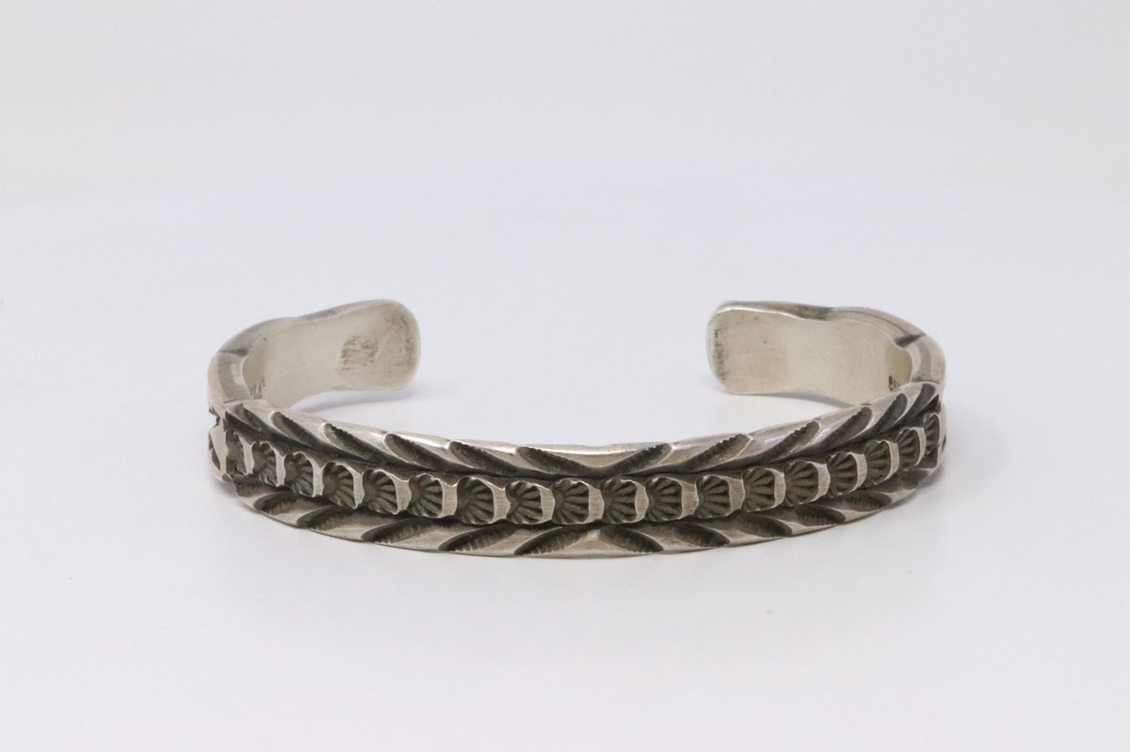 Native America Navajo Handmade Sterling Silver Bracelet (1 of 4)