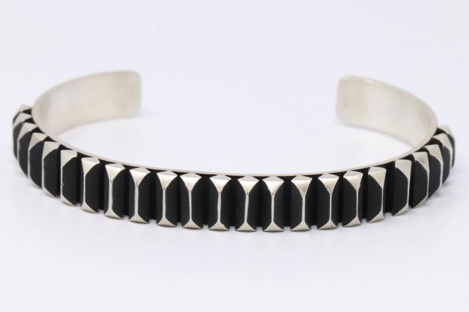 Native America Navajo Handmade Sterling Silver Bracelet (1 of 4)