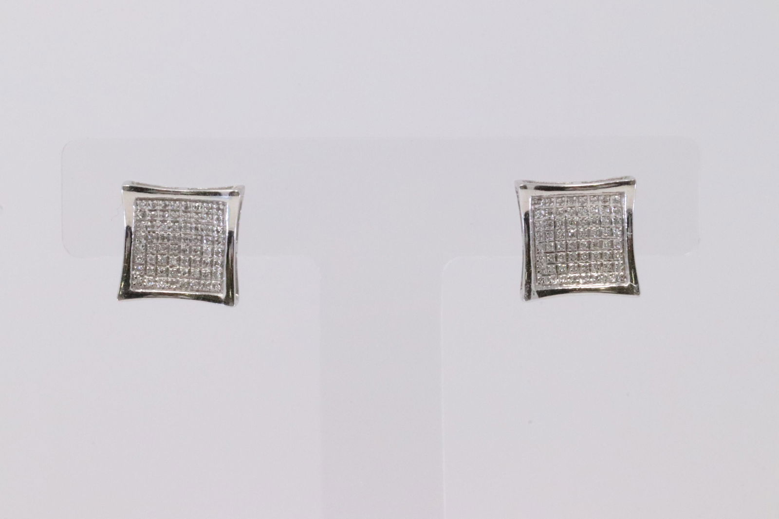 14Kt White Gold Diamond Earring. (1 of 4)