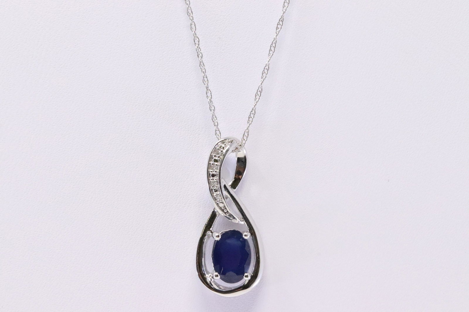 14Kt White Gold Sapphire Diamond Pendant. (1 of 3)