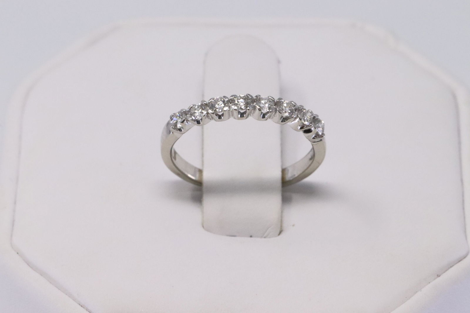 14Kt Diamond Ring. (1 of 4)