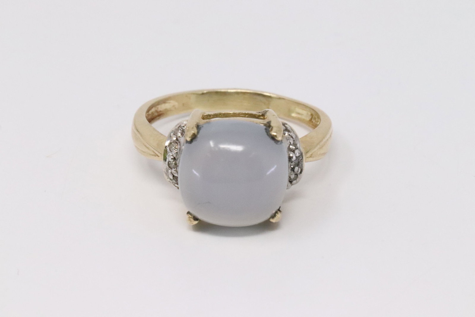 14Kt Ladies Yellow Gold Chalcedony Bluemoon Stone. (1 of 4)