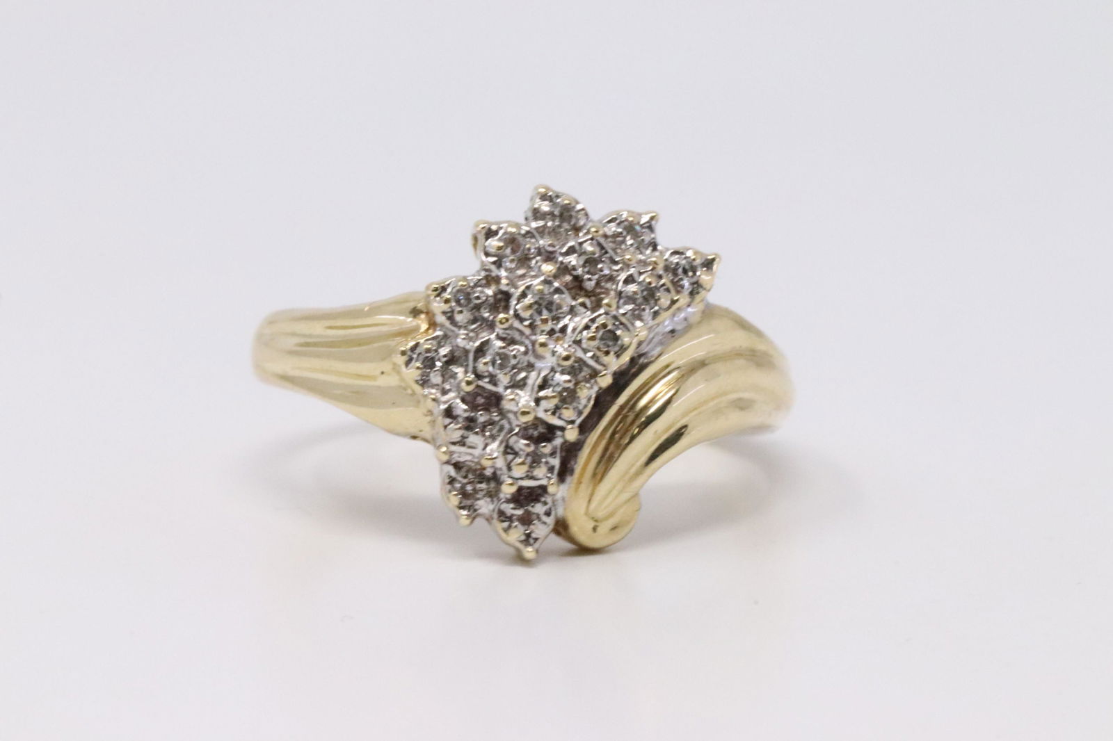 Yellow Gold Vintage Diamond Ring. (1 of 4)