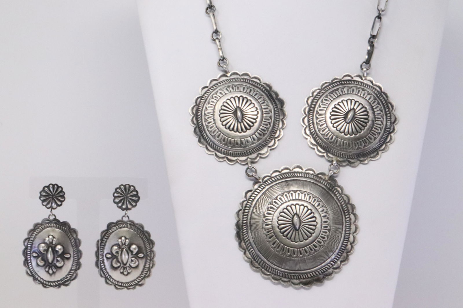 Native America Navajo Handmade Sterling Silver Necklace (1 of 8)