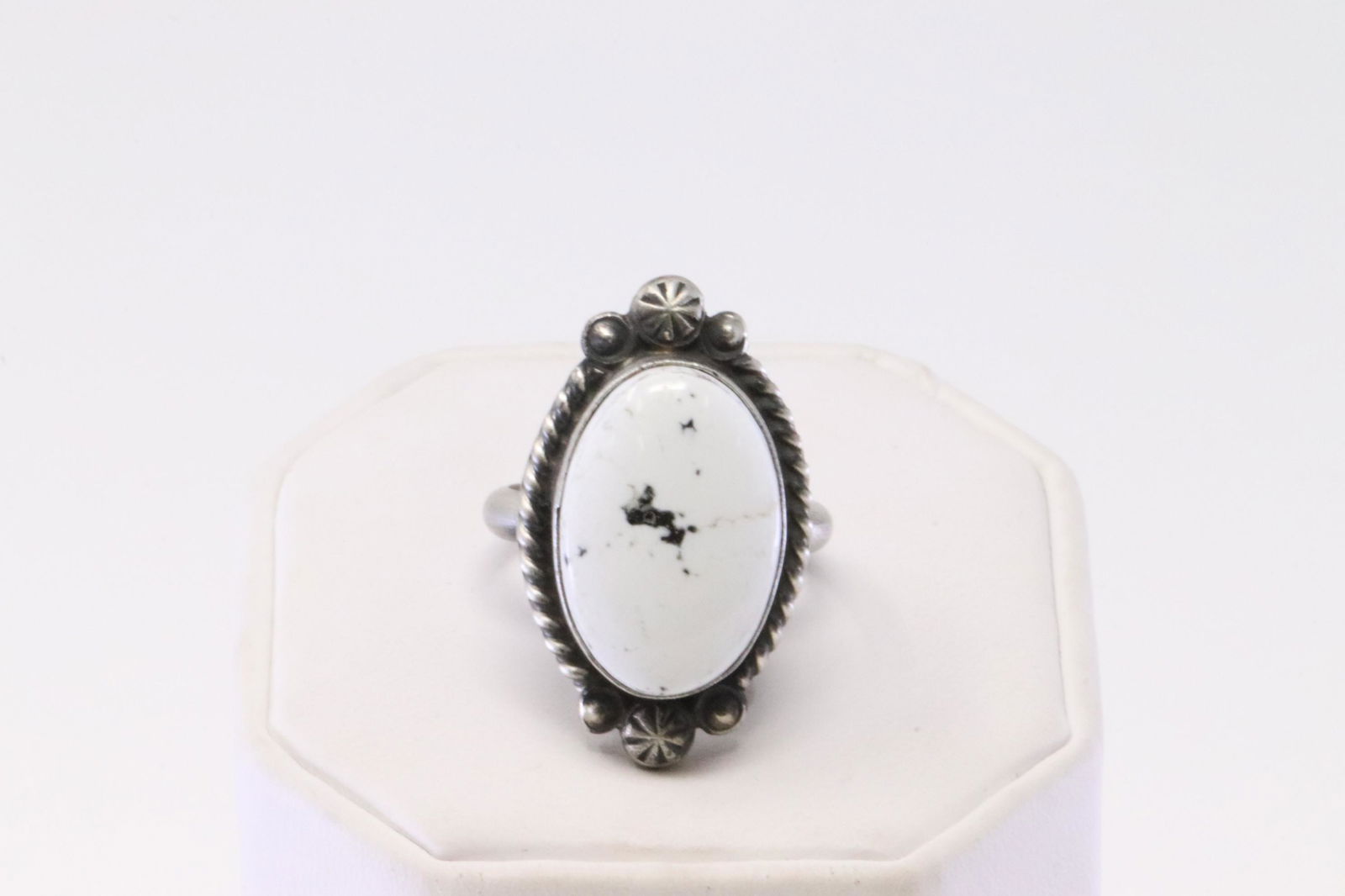 Native America Handmade Navajo Sterling Silver White (1 of 4)