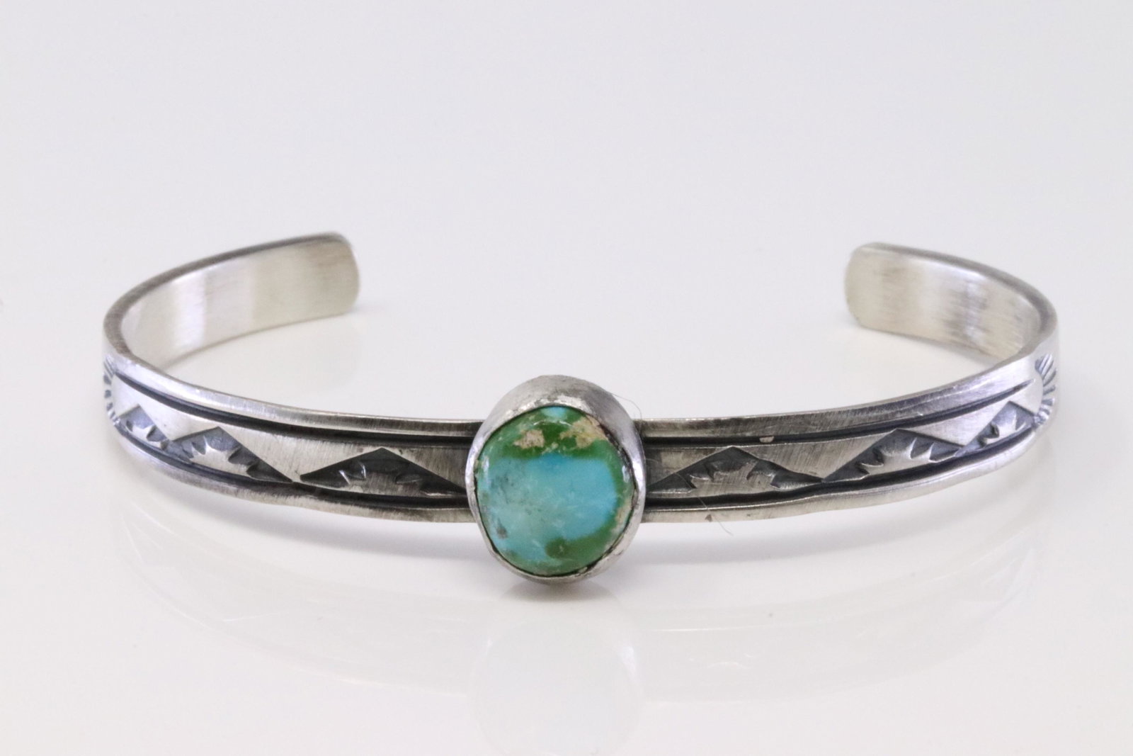 Native American Navajo Handmade Sterling Silver Sonora: This is a Native American Navajo Handmade Sterling Silver Sonora Gold Turquoise Bracelet y Rick Enriquez.