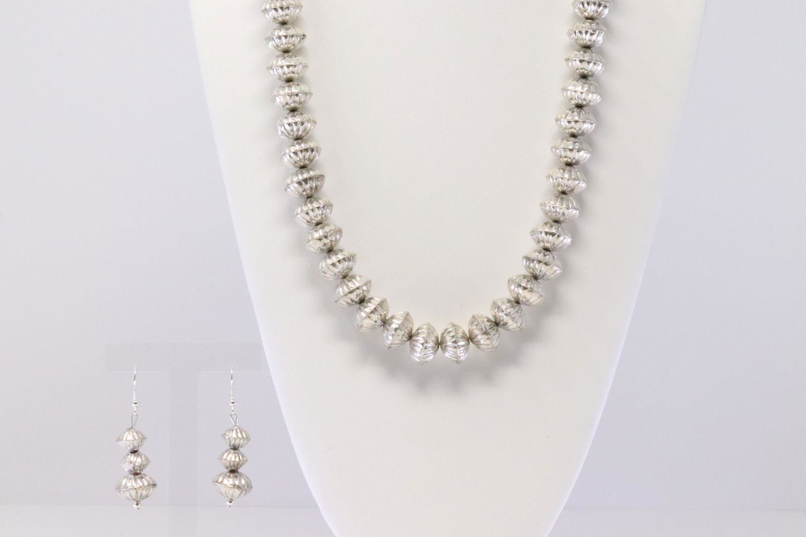 Native America Handmade Navajo Sterling Silver Necklace (1 of 6)