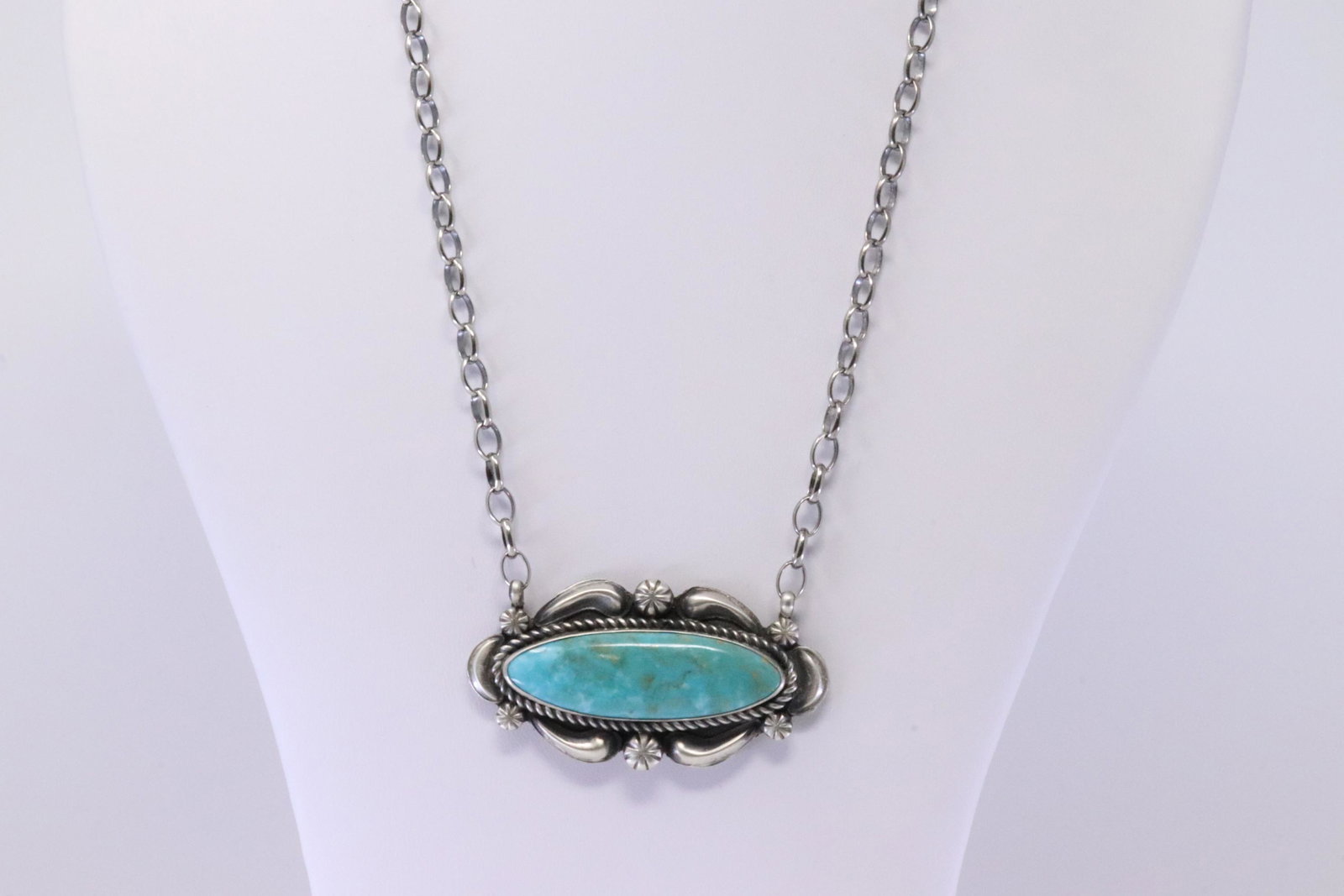 Native American Navajo Handmade Sterling Silver Kingman: This is a Native American Navajo Handmade Sterling Silver Kingman Turquoise Necklace By Jeff James Jr. Necklace length: 18.00"