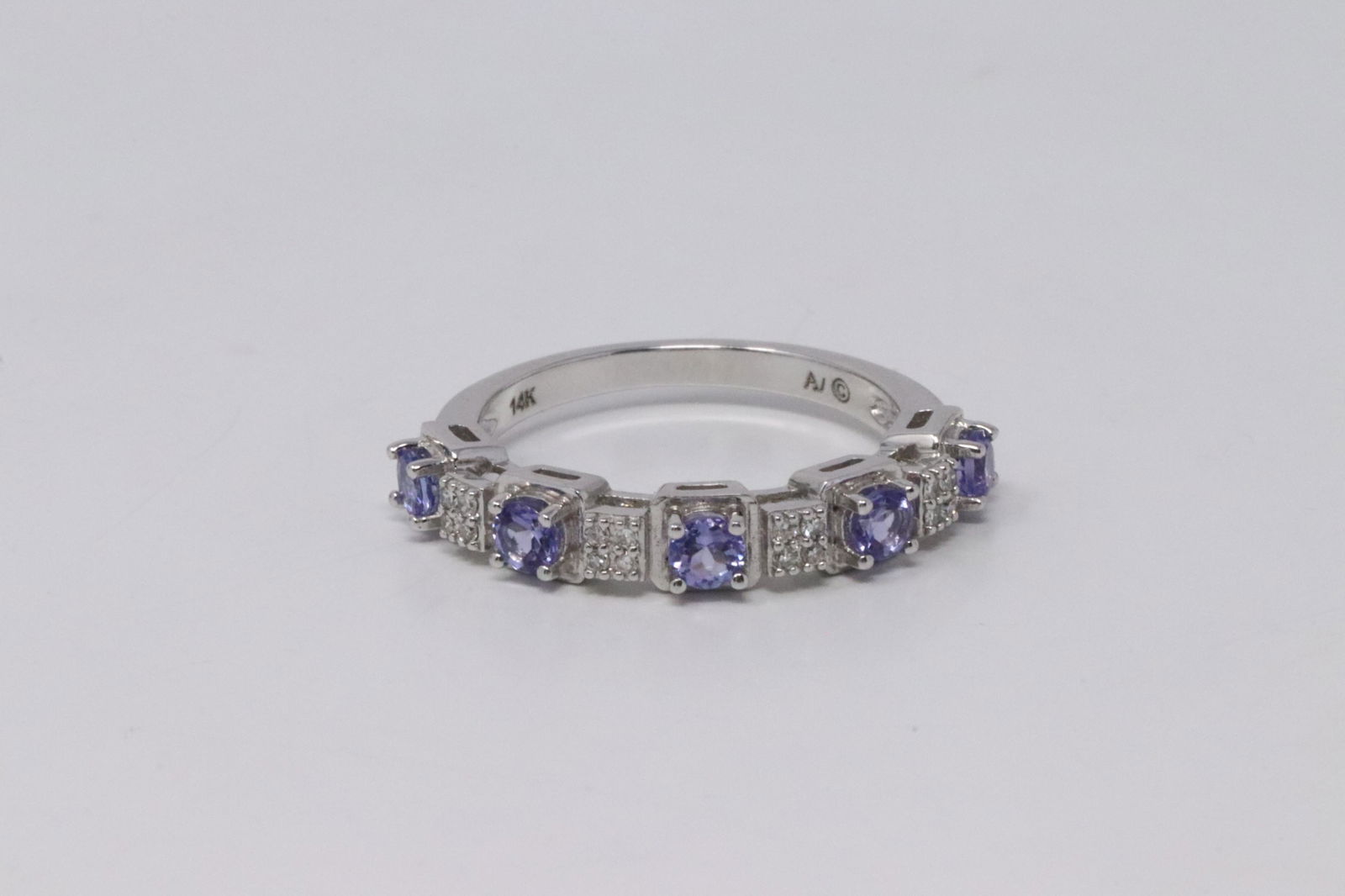 14Kt Diamond & Tanzanite Ring. (1 of 4)