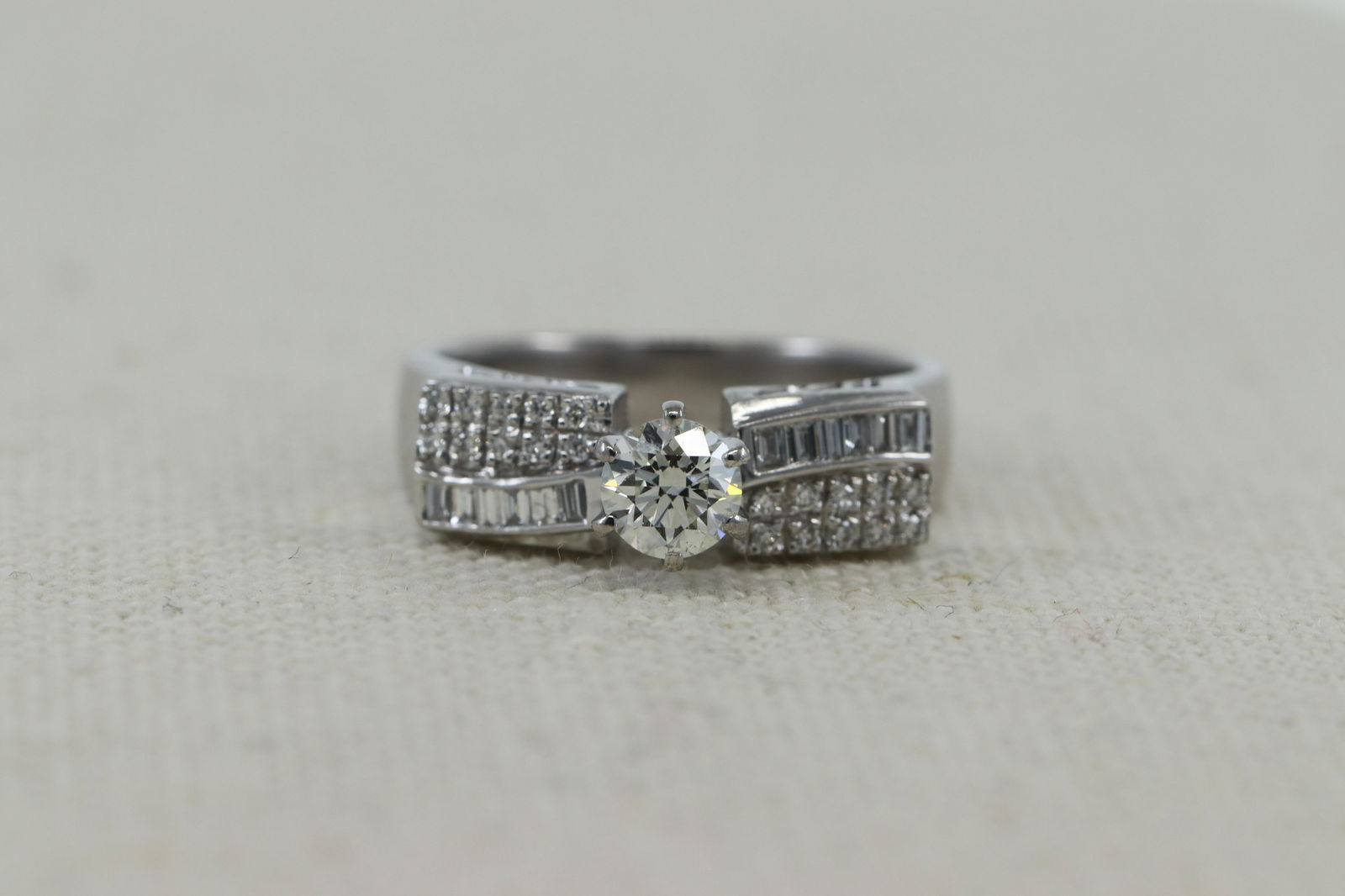 18Kt Diamond Ring (1.00cttw) (1 of 4)