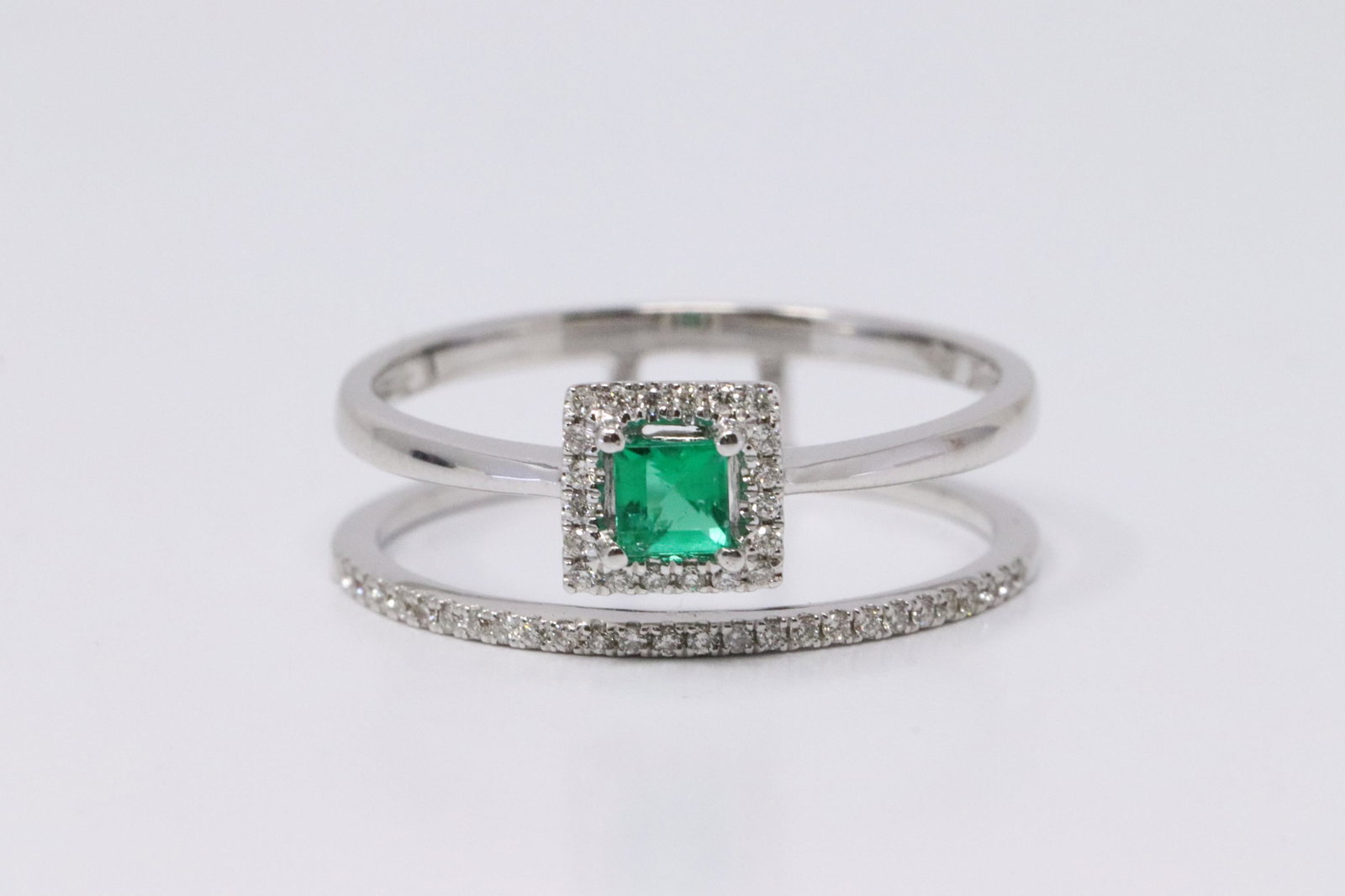 18Kt White Gold Emerald | Diamond Ring. (1 of 4)
