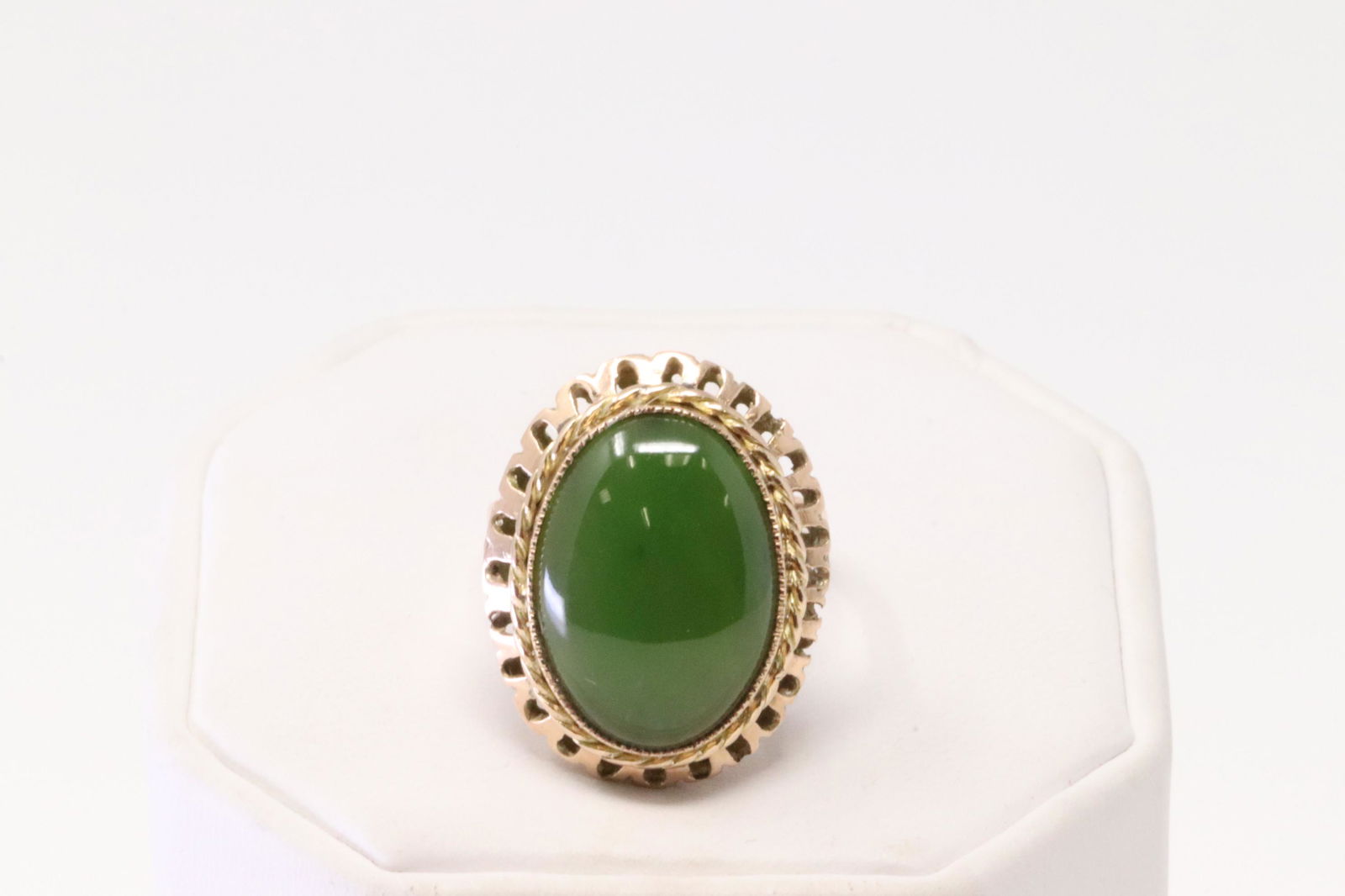 14Kt Yellow Gold Jade Ring. (1 of 4)