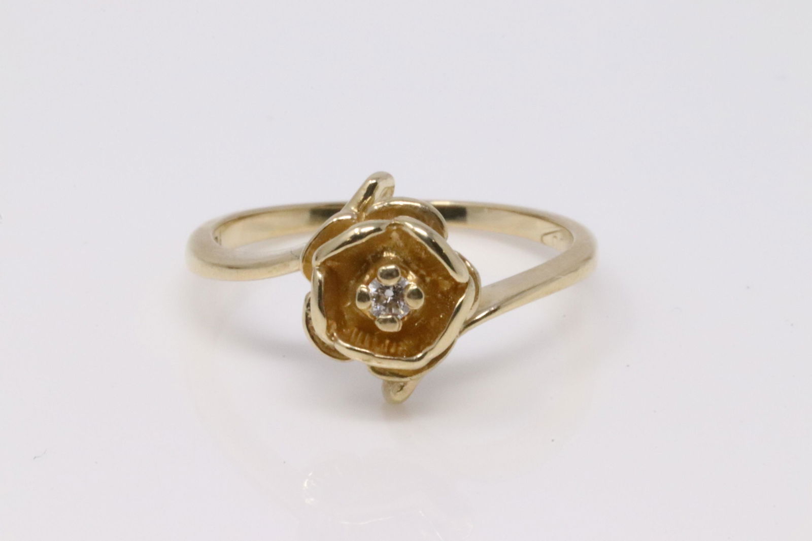 14Kt Yellow Gold Vintage Diamond Ring. (1 of 4)