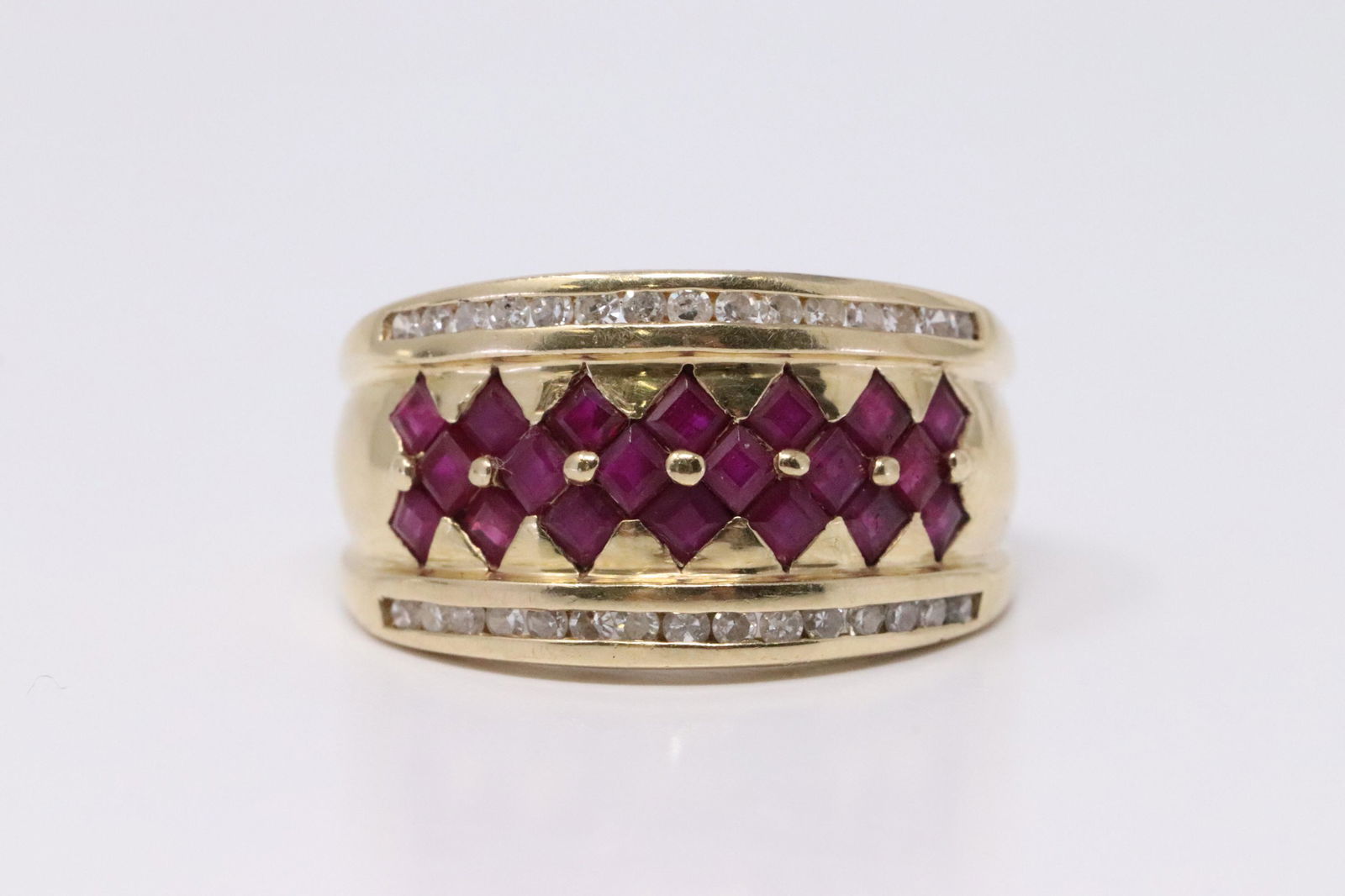 14Kt Yellow Gold Ruby Diamond Ring. (1 of 4)