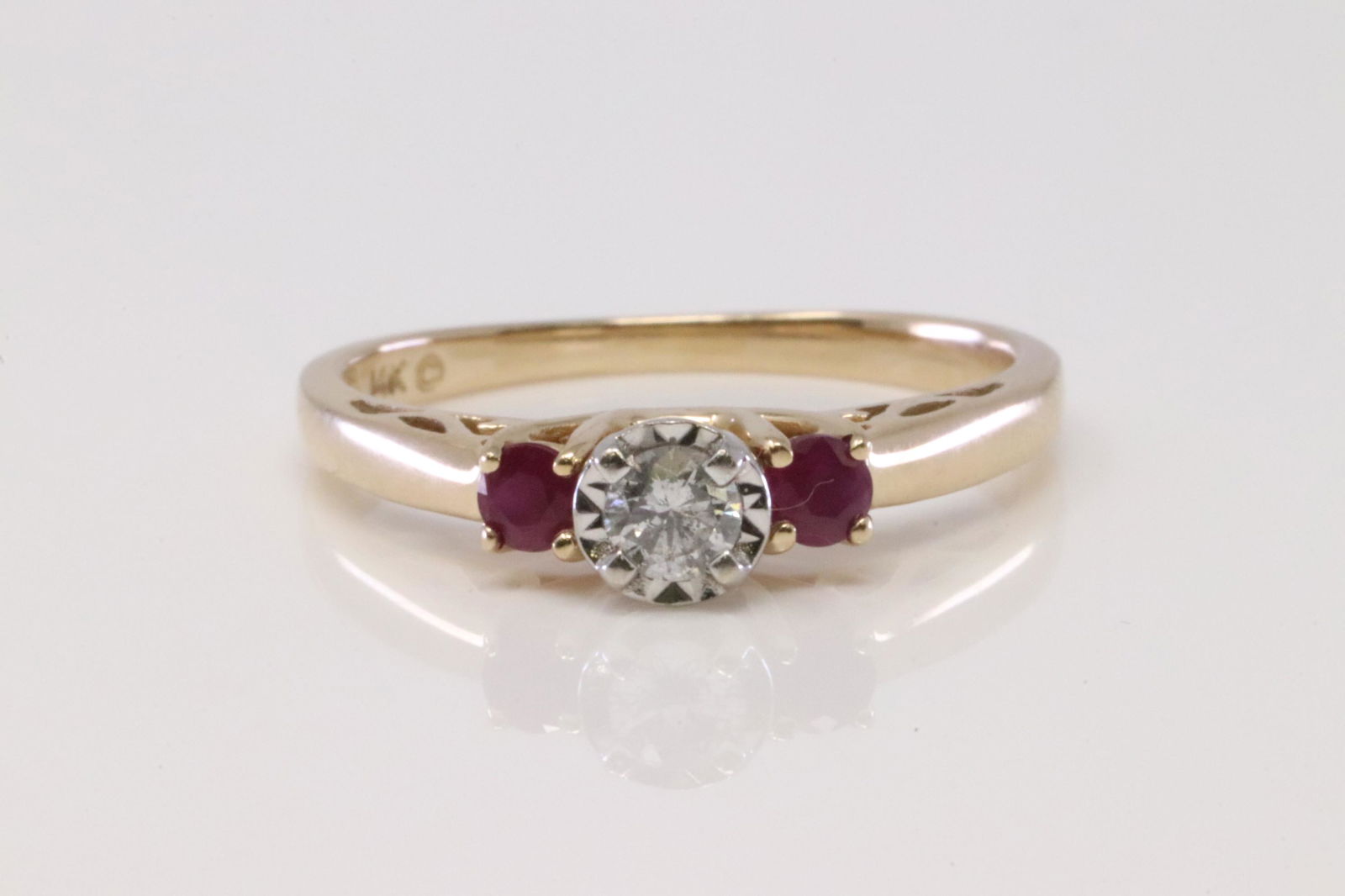 14Kt Yellow Gold Ruby / Diamond Ring. (1 of 4)