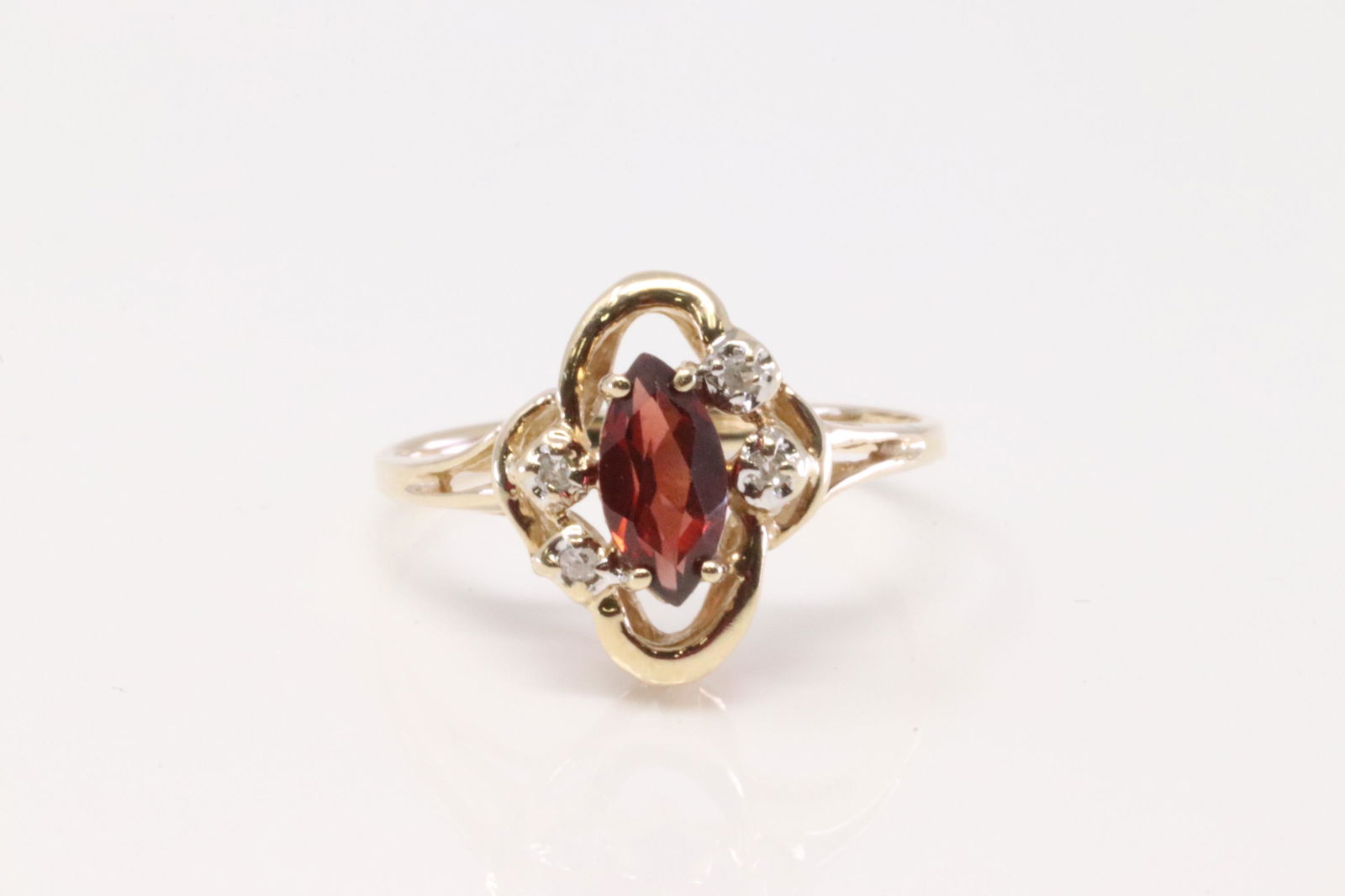 14Kt White Gold Heart Diamond Ring. (1 of 4)