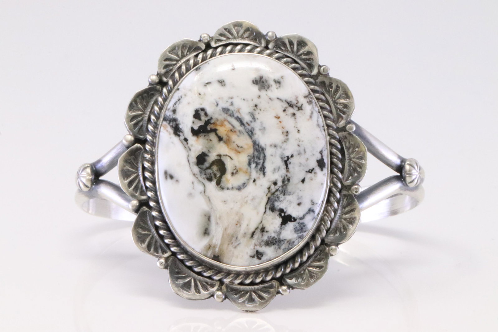 Native America Navajo Handmade Sterling Silver White Buffalo Bracelet By Jeff James Jr.: This is a Native America Navajo Handmade Sterling Silver White Buffalo Bracelet By Jeff James Jr.