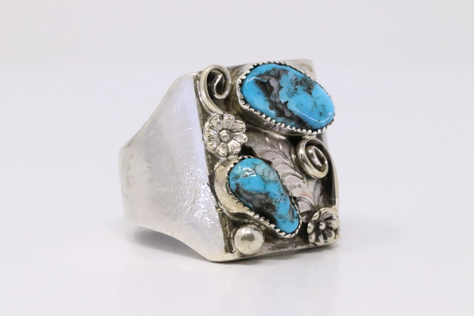 Native America Navajo Sterling Silver Turquoise Ring. (1 of 3)