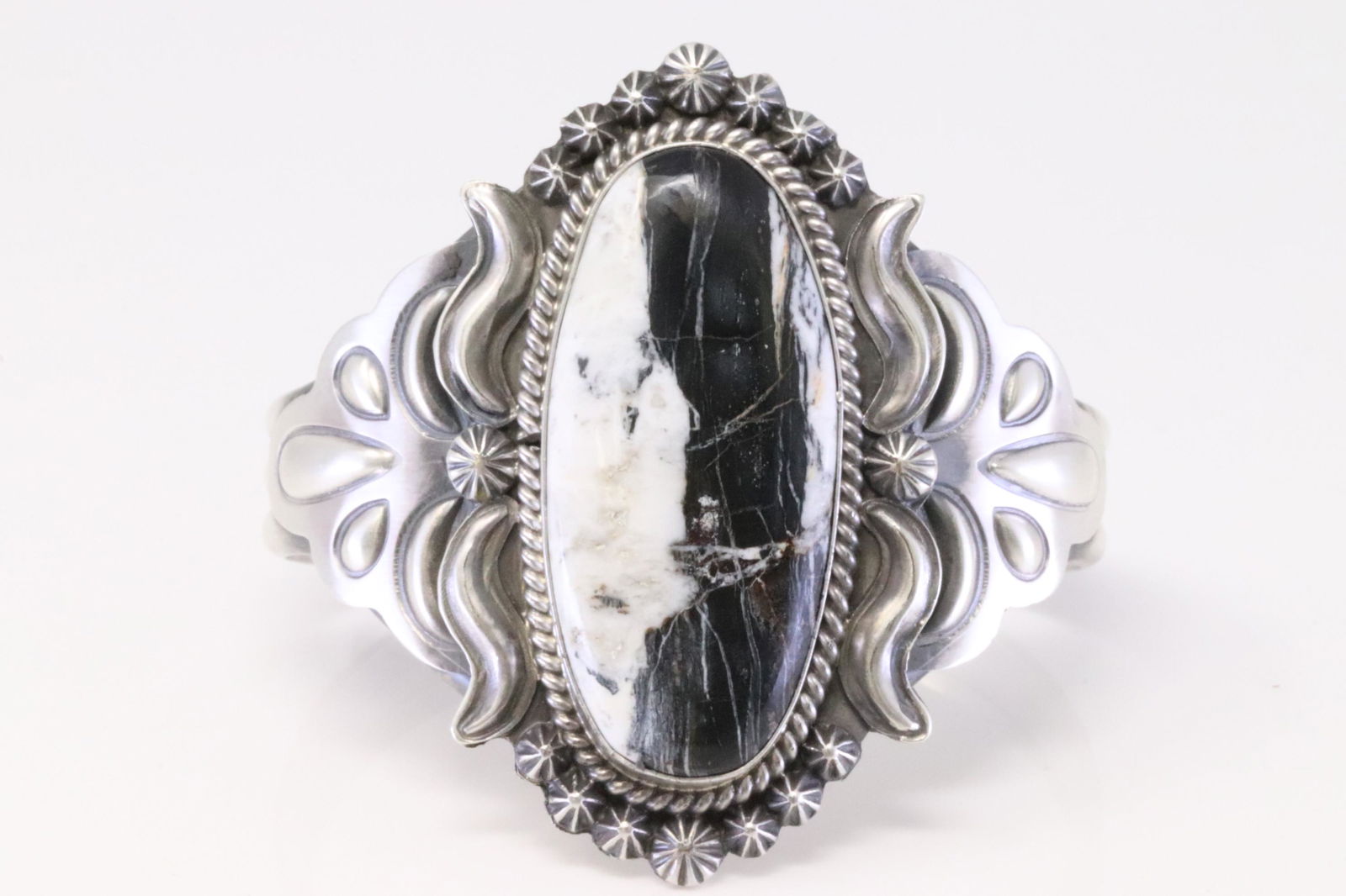 Native America Navajo Handmade Sterling Silver White Buffalo Bracelet By Ray Delgarito. (1 of 4)