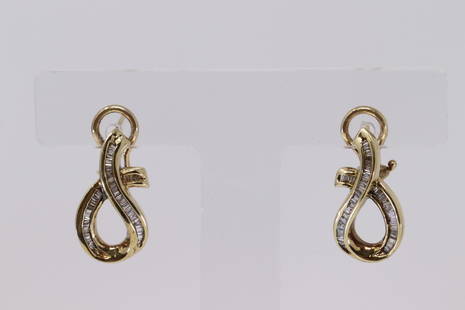 14kt Yellow Gold Diamond Earring.: Ladies 14kt Yellow Gold Diamond Earring. Post Earring's has Round Diamonds. Diamonds weight: 0.50ctw. Total weight: 5.72 Grams. APO-38JD