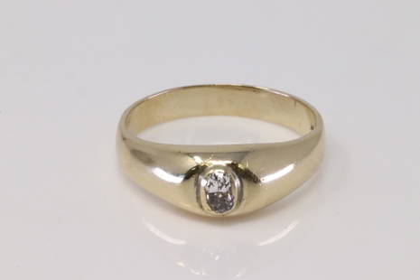 14Kt Oval Diamond Ring Ring: A ladies 14kt Yellow Gold Diamond ring. Ring has a Oval shape Diamond ring in the center. Diamond weight approx 0.30ctw. Ring size: 10.25cttw. Total weight: 4.40 grams.