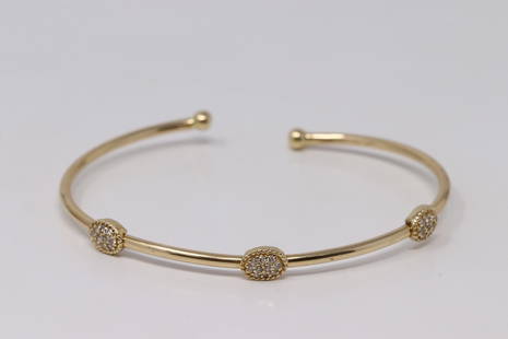 14Kt Yellow Gold Diamond Bracelet.: 14Kt Yellow Gold Diamond Bracelet. Bracelet has Aprrox 30 Diamonds. Diamonds weight: 0.25ctw. Total weight: 4.51 Grams. APO-38JD