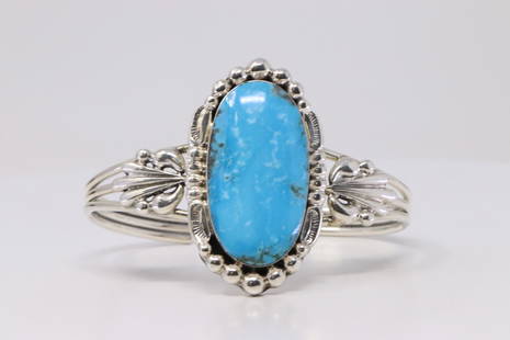 Native American Navajo Handmade Sterling Silver Turquoise Bracelet.: This is a Native American Navajo Handmade Sterling Silver Turquoise Bracelet.