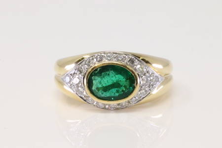 18Kt Yellow Gold Emerald / Diamond Ring.
