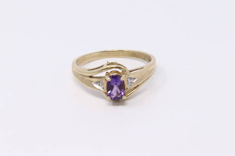 A Ladie Yellow Gold Amethyst Diamond Ring.: A Ladies Yellow Gold Amethyst Diamond Ring. Ring has 1 Purple Amenthyst Stone on the center & 2 Diamond Side To Side. Ring size: 6.00. Total weight: 2.16 Grams.TY9MVA