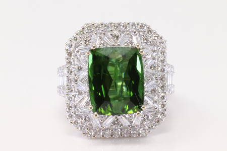 18Kt White Gold Green Tormaline / Diamond Ring.