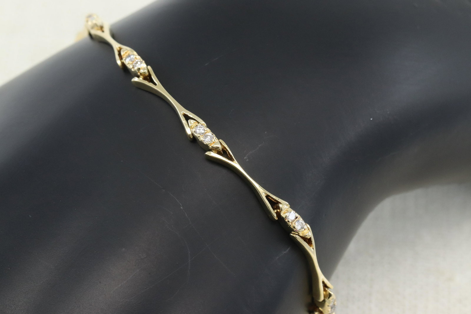18kt Diamond Bracelet (1 of 4)