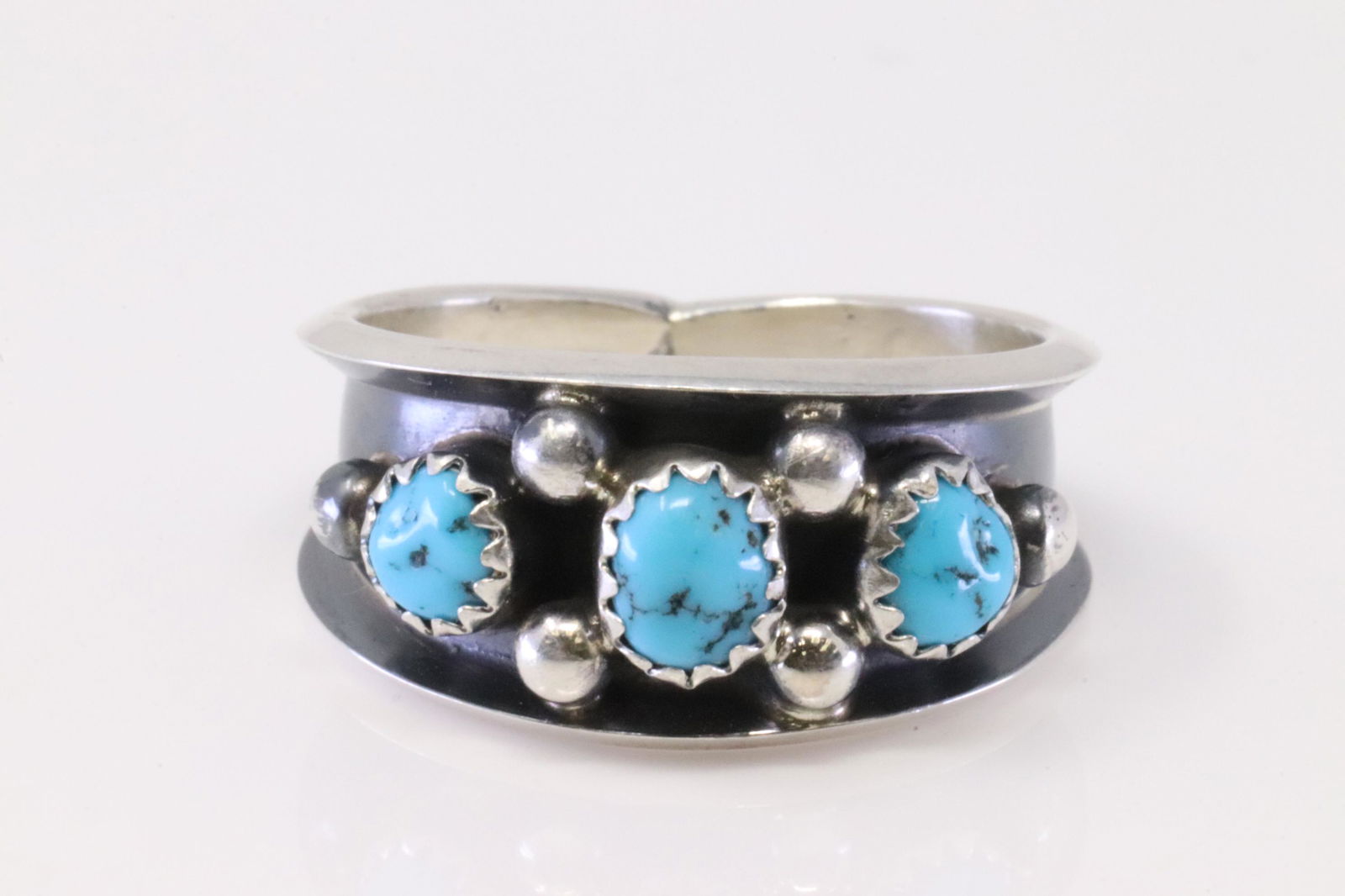 Native America Navajo Handmade Sterling Silver Turquoise Ring. (1 of 4)