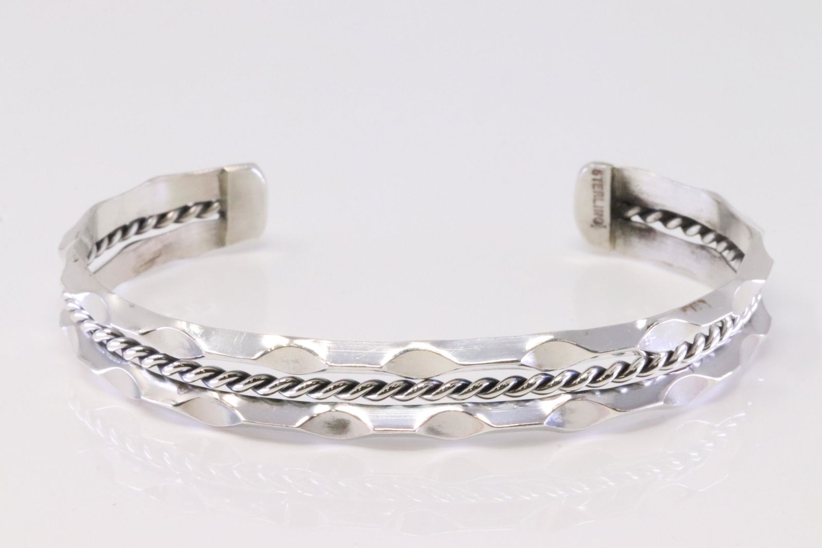 Native America Navajo Handmade Sterling Silver Solid Bracelet. (1 of 4)