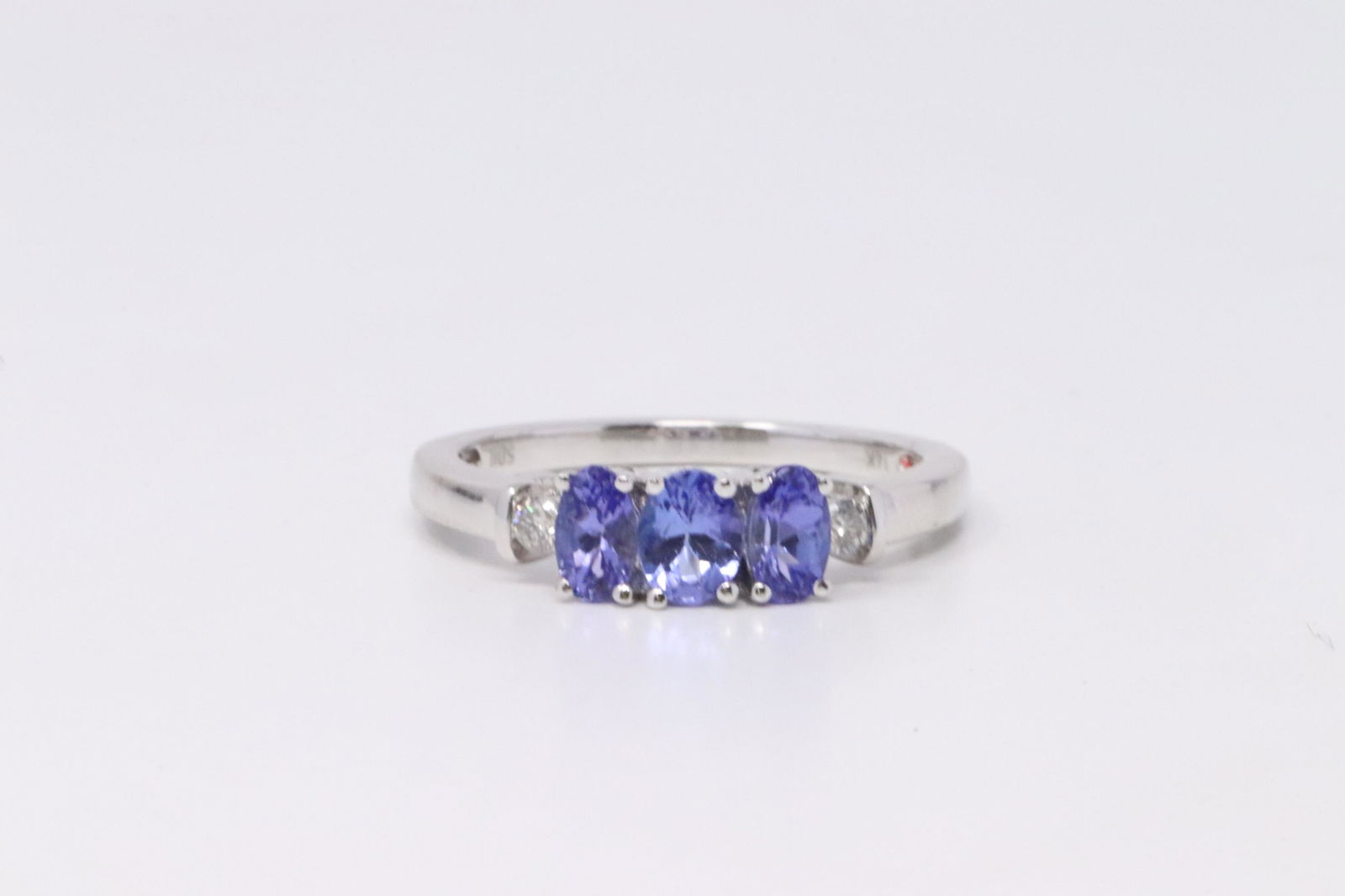 14Kt White Gold Tanzanite Diamond Ring. (1 of 4)