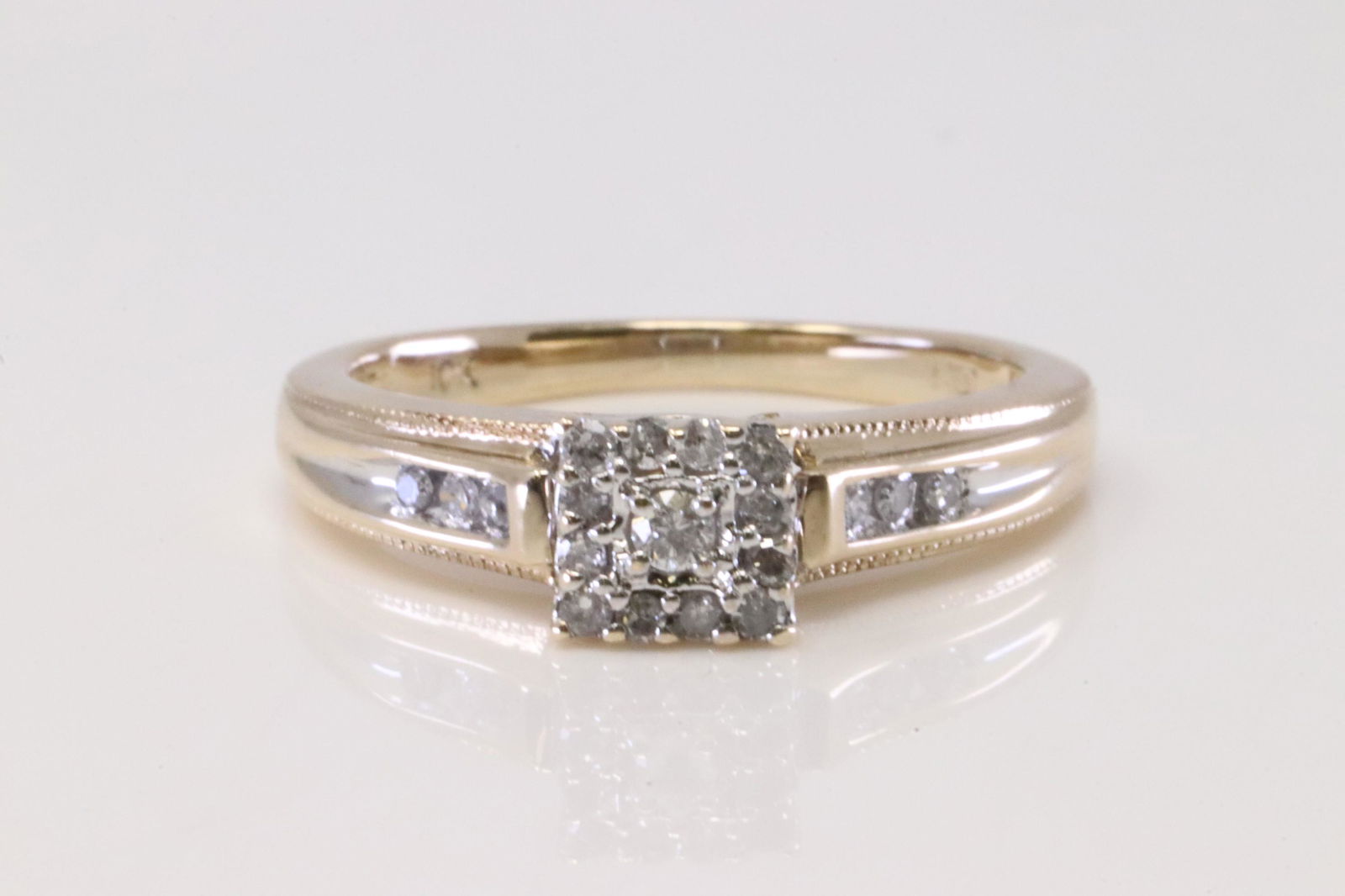 10Kt Yellow Gold Diamond Ring. (1 of 4)