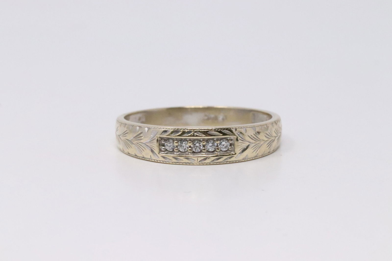 14Kt Yellow Gold Diamond Ring. (1 of 4)