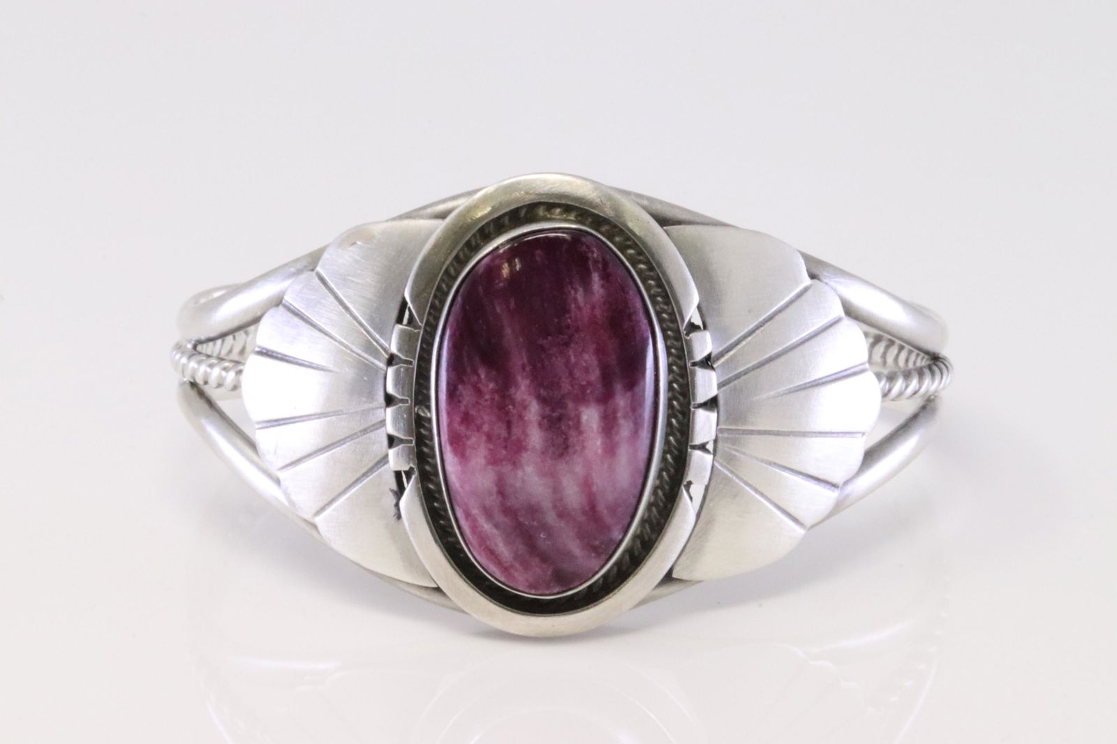 Native America Handmade Navajo Sterling Silver Purple Spiny Oyster Bracelet By Augustine Largo. (1 of 4)