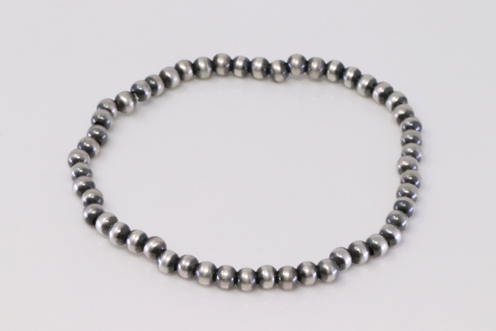 Native America Navajo Handmade Sterling Silver Pearl Beaded Strecth Bracelet.: This is a Native America Navajo Handmade Sterling Silver Pearl Beaded Strecth Bracelet.