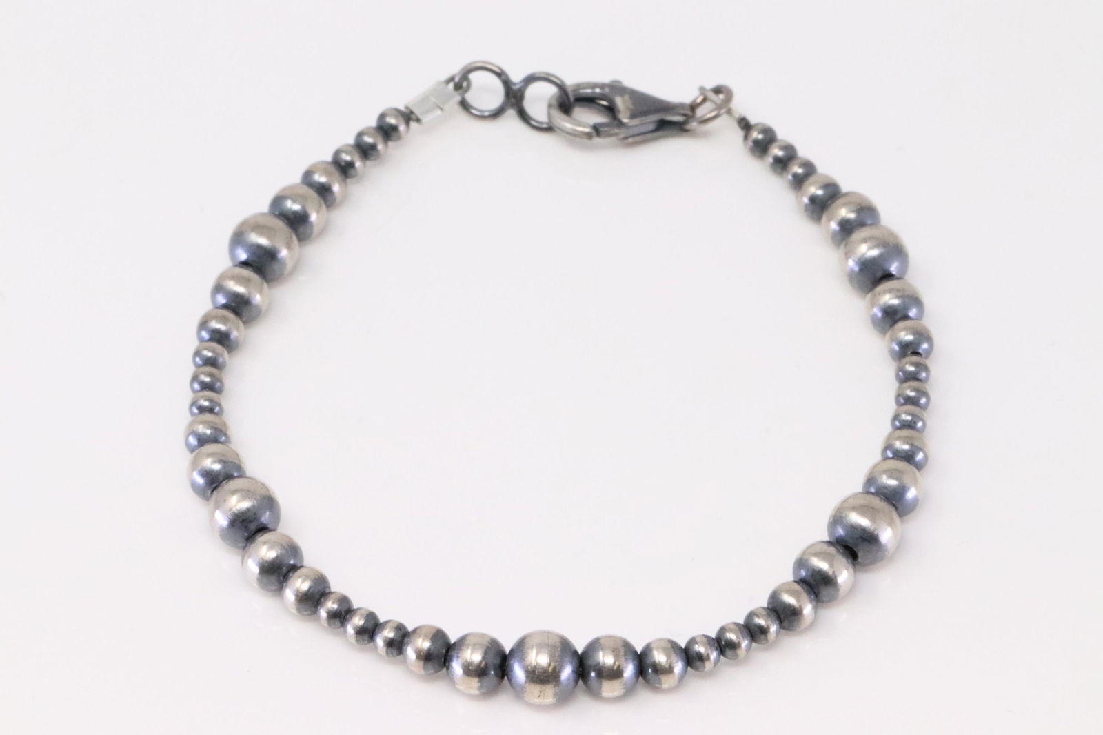 Native America Navajo Handmade Sterling Silver Pearl Beaded Bracelet. (1 of 3)