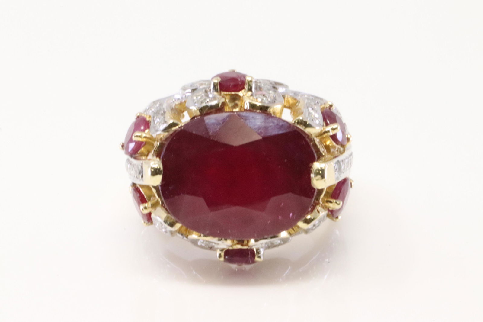 14Kt Yellow Gold Ruby / Diamond Ring. (1 of 4)