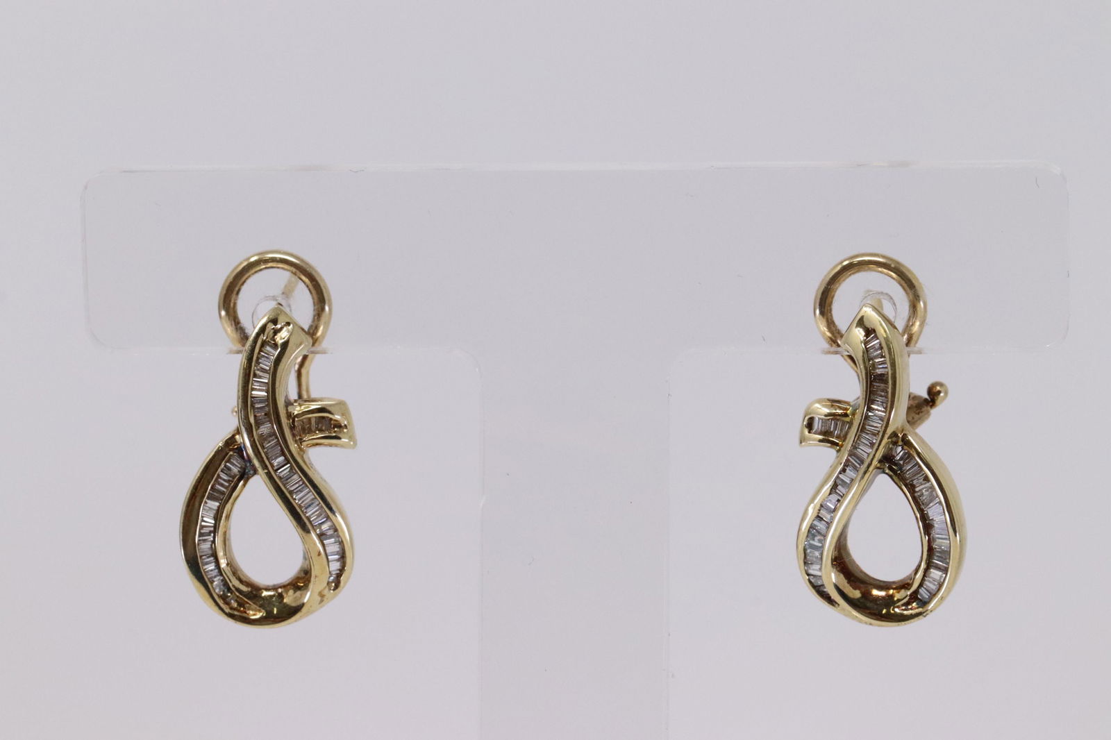 14kt Yellow Gold Diamond Earring. (1 of 4)